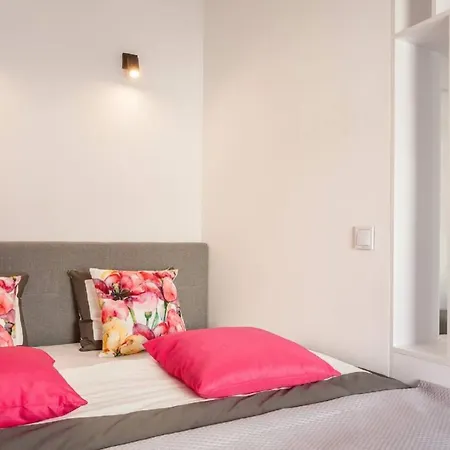 Ovo Market Square 弗罗茨瓦夫